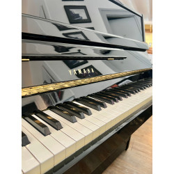 Piano Droit YAMAHA LU201 114cm Noir brillant