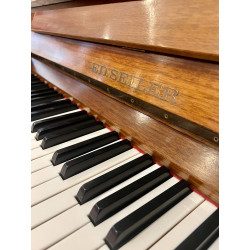 Piano droit ED SEILER 130 cm finition Noyer Satiné