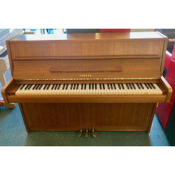 Yamaha C109 Piano Droit Finition Noyer Satiné