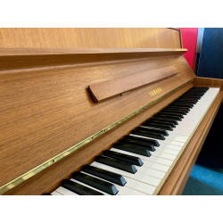 Yamaha C109 Piano Droit Finition Noyer Satiné