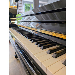 Young Chang E-118 Piano Droit finition Noir brillant 118cm