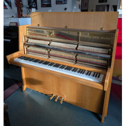 Petrof P-115 Piano Droit finition Bois Naturel