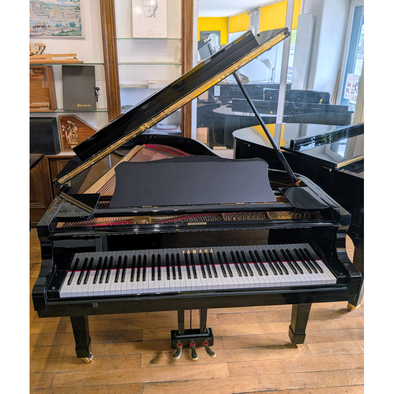 YAMAHA G3 PIANO A QUEUE Noir Brillant 1m83