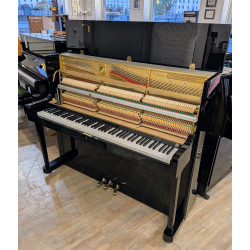 Petrof P-115 Piano Droit finition Noir brillant