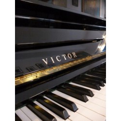 Piano Droit VICTOR V-102B Noir Poli 125cm