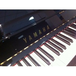 Piano Droit YAMAHA U10 121cm Noir brillant 