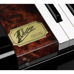 PIANO DROIT KEMBLE Chopin // édition spéciale // Noir brillant et bloc clavier en ronce de noyer