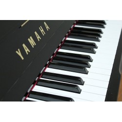 Piano Droit Yamaha YU10 Noir brillant 121cm