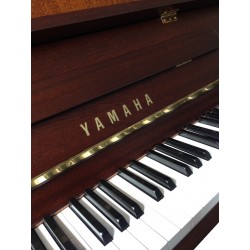 Piano Droit YAMAHA E-110N Noyer foncé satiné