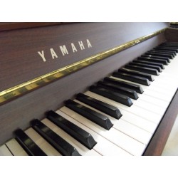 Piano Droit YAMAHA C 108 Noyer satiné