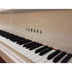 PIANO A QUEUE YAMAHA C3 186cm Blanc Brillant / Série Conservatory