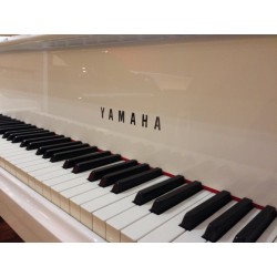 PIANO A QUEUE YAMAHA C3 186cm Blanc Brillant / Série Conservatory