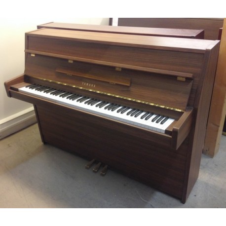 Piano Droit YAMAHA C 108 Noyer satiné