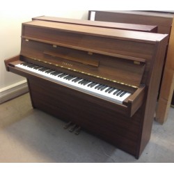 Piano Droit YAMAHA C 108 Noyer satiné