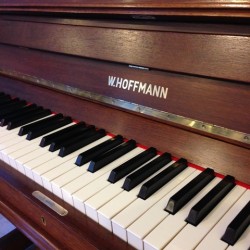 Piano Droit W.HOFFMANN H 125 II Noyer satiné