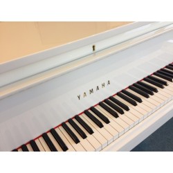 PIANO A QUEUE YAMAHA G2 173cm Blanc Brillant