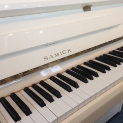 Piano Droit SAMICK JS 042 Blanc brillant 108cm