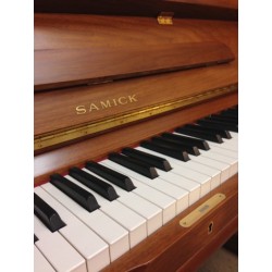 Piano Droit SAMICK SU-118 Duo-Plus Noyer satiné 118 cm