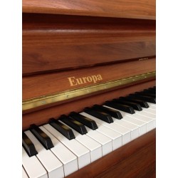 PIANO DROIT EUROPA  120 noyer satiné Made for BECHSTEIN