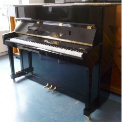 Piano droit MAY, M121 Tradition, finition noir brillant / Selected for Schimmel