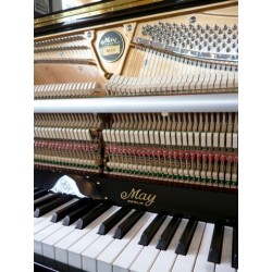 Piano droit MAY, M121 Tradition, finition noir brillant / Selected for Schimmel