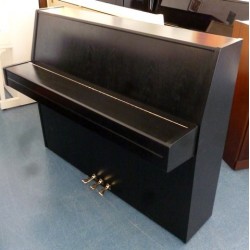 Piano droit NORDISKA, 113 Moderne, finition noir mat / Fabriqué en Suède