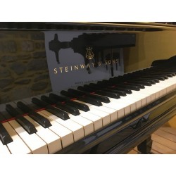 Piano à queue STEINWAY & SONS modèle B 211cm noir brillant